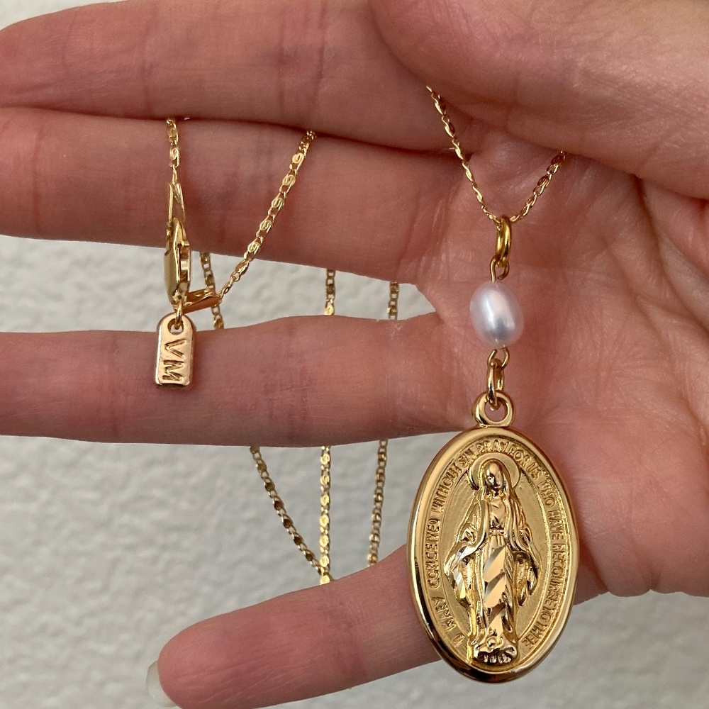 New Vanessa Mooney Mother Mary pearl gold hoop Necklace statement necklace gold